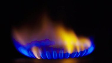 Gaz ocağında bir yangın var.