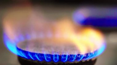 Gaz ocağında bir yangın var.