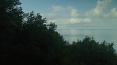 Sveti Stefan deniz kenarında bir turistik kasabadır. Karadağ. Gün