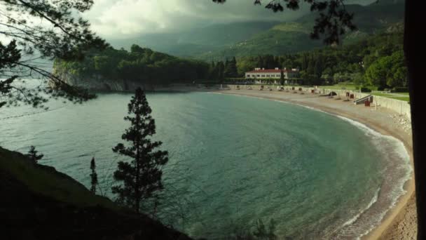 Montanhas e mar. Paisagem costeira. Montenegro. Dia — Vídeo de Stock