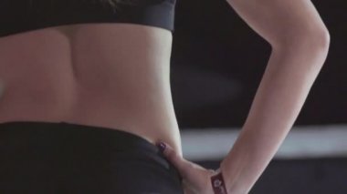 Mma sekizgeninde vizit yapan bir kız. Kyiv. Ukrayna