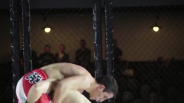 Mma sekizgeninde dövüş. Ağır çekim. Kyiv. Ukrayna