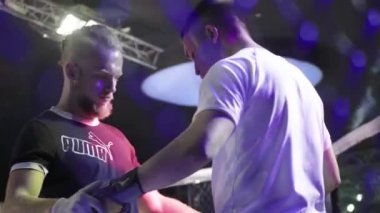 Mma sekizgeninde bir erkek dövüşçü. Kyiv. Ukrayna