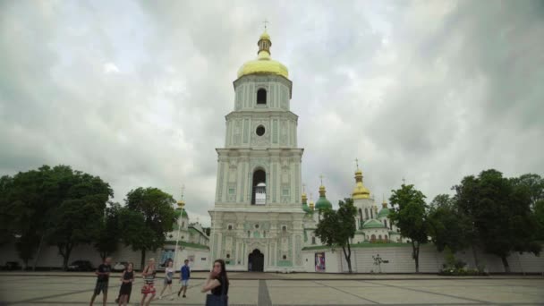 Sofia mı? Kyiv 'deki kilise. Ukrayna. — Stok video