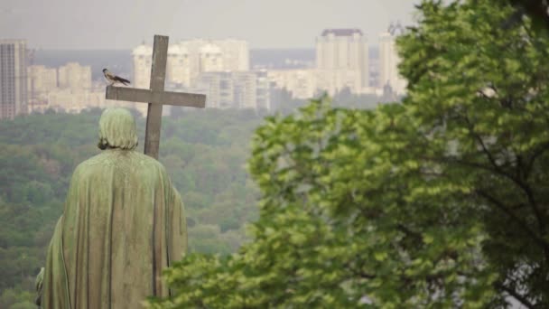 Volodymyr het Grote Monument. Kiev. Oekraïne. Zomer — Stockvideo