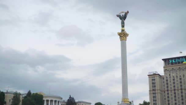 Denkmal Symbol der Ukraine. Unabhängigkeitsplatz. maidan. kyiv. Ukraine — Stockvideo