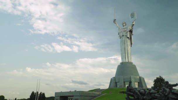 Monumento a la Madre Patria en Kiev. Ucrania — Vídeos de Stock