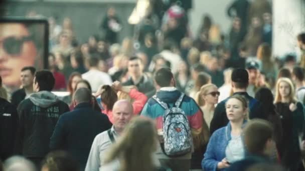 A crowd of people walking down the street. Slow motion. Kyiv. Ukraine — Stock Video