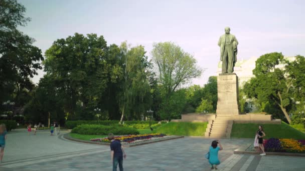 Monument över Taras Shevchenko. Kiev. Ukraina — Stockvideo