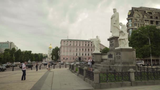 Národní opera Ukrajiny. Kyjev. Památník princezny Olgy. Kyjev. Ukrajina. — Stock video