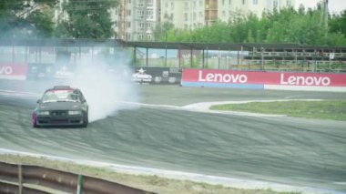 Araba sporu. Yarış. Ağır çekim. Kyiv. Ukrayna