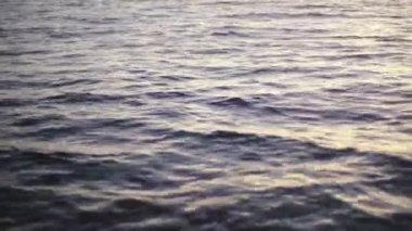 Gün batımında deniz suyu. Yakın plan. Sharm-el-Sheikh. Mısır.