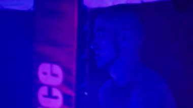 Mma sekizgeninde bir erkek dövüşçü. Kyiv. Ukrayna