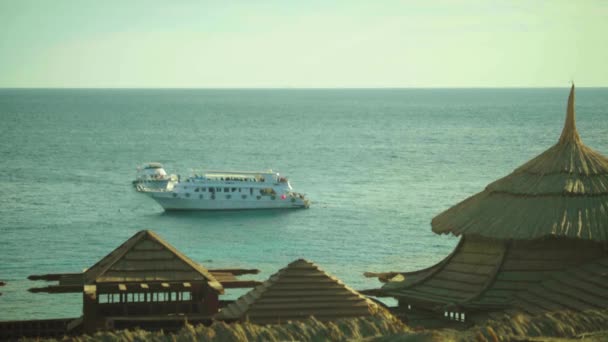 Jacht im Meer. Sharm-el-Sheikh. Ägypten. — Stockvideo