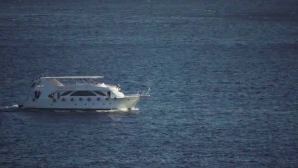 Yacht dans la mer. Charm-el-Cheikh. Égypte . — Video