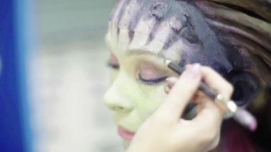 Kızları uydurma yöntemi. Ağır çekim. Comic con. KostümComment