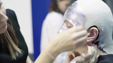 Kızları uydurma yöntemi. Ağır çekim. Comic con. KostümComment