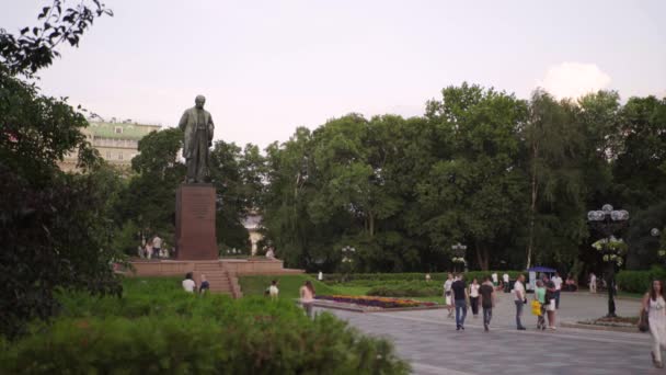 Denkmal für Taras Schewtschenko. kyiv. Ukraine — Stockvideo