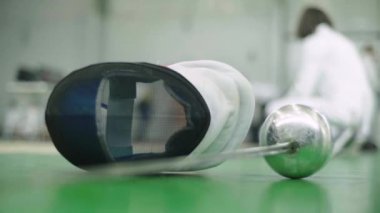 Eskrim kaskı. Yakın plan. Yavaş çekim