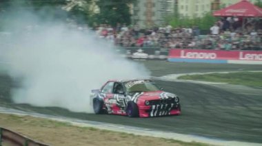 Araba sporu. Yarış. Ağır çekim. Kyiv. Ukrayna