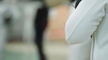 Eskrim. Düello sırasında eskrimci. Ağır çekim. Kyiv. Ukrayna