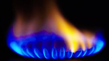 Gaz ocağında bir yangın var.