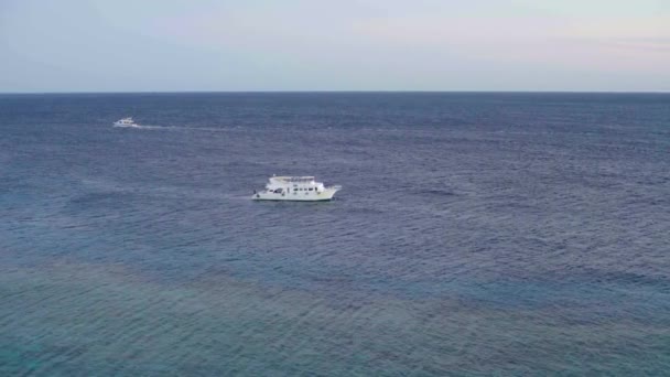 Yacht dans la mer. Charm-el-Cheikh. Égypte . — Video