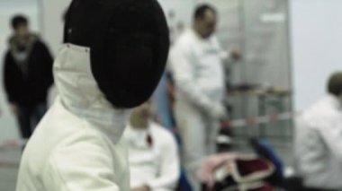 Eskrim. Düello sırasında eskrimci. Ağır çekim. Kyiv. Ukrayna