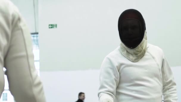 Ξιφασκία. Ο Fencer σε μονομαχία. Αργή κίνηση. Κίεβο. Ουκρανία — Αρχείο Βίντεο