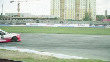 Araba sporu. Yarış. Ağır çekim. Kyiv. Ukrayna