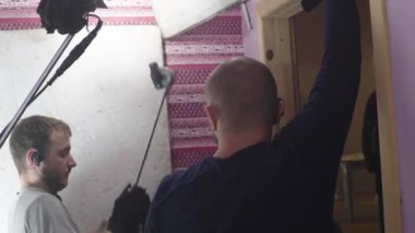 Çekimler sırasında film setinde ışıklandırma. Film yapımcılığı. Çekim.