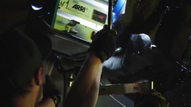 Çekimler sırasında film setinde ışıklandırma. Film yapımcılığı. Çekim.