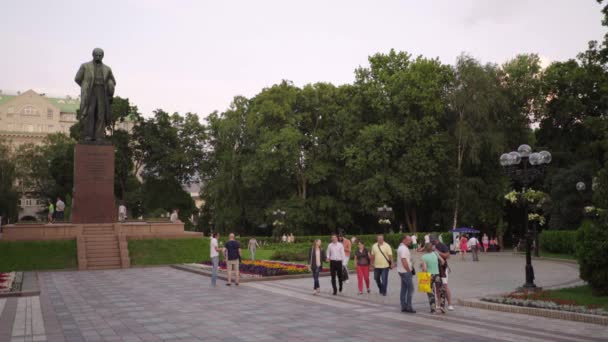 Tarasz Sevcsenko emlékműve. Kijevben. Ukrajna — Stock videók