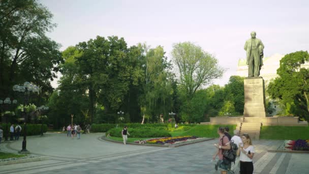 Denkmal für Taras Schewtschenko. kyiv. Ukraine — Stockvideo