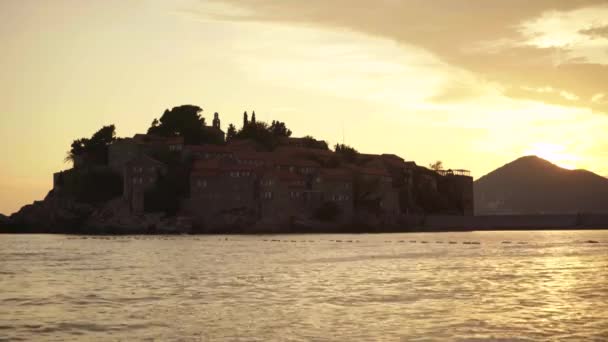 Sveti Stefan is a tourist town by the sea. Montenegro. Evening — 비디오