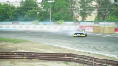 Araba sporu. Yarış. Ağır çekim. Kyiv. Ukrayna