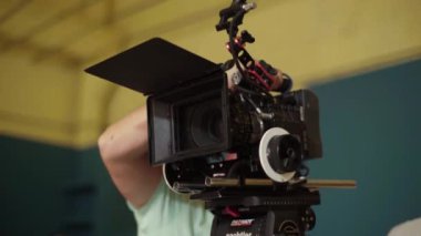 Çekim sırasında kamera. Film yapımcılığı. Çekim. Film yapımcılığı.