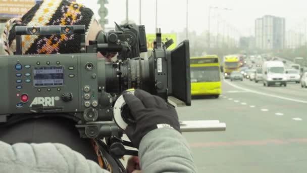 Camera tijdens het filmen. Filmmaken. Schieten. Filmproductie. — Stockvideo