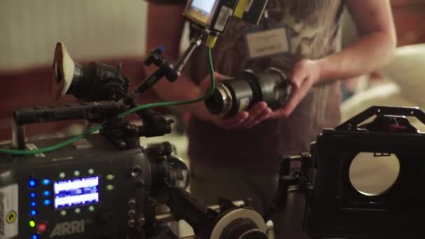 Camera tijdens het filmen. Filmmaken. Schieten. Filmproductie. — Stockvideo