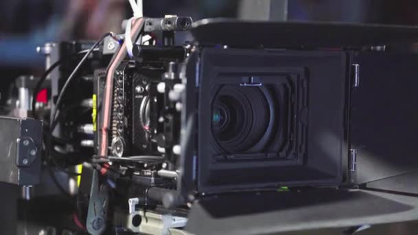 Camera tijdens het filmen. Filmmaken. Schieten. Filmproductie. — Stockvideo