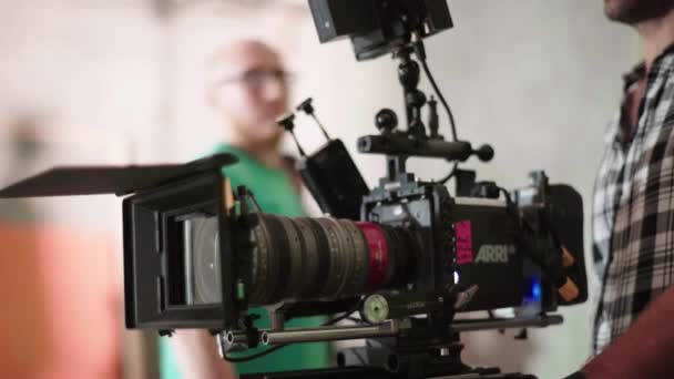 Fotocamera durante le riprese. Filmmaking. Sparo. Produzione cinematografica . — Video Stock