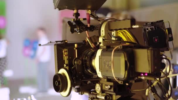 Camera while filming. Filmmaking. Shooting. Film production. — Stock Video