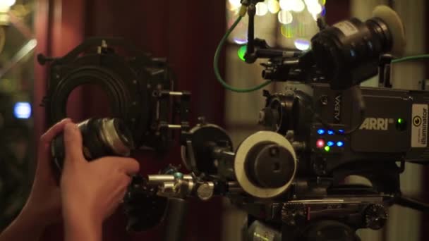 Camera tijdens het filmen. Filmmaken. Schieten. Filmproductie. — Stockvideo