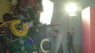 Çekim sırasında kamera. Film yapımcılığı. Çekim. Film yapımcılığı.