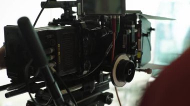 Çekim sırasında kamera. Film yapımcılığı. Çekim. Film yapımcılığı.