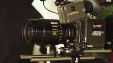 Çekim sırasında kamera. Film yapımcılığı. Çekim. Film yapımcılığı.
