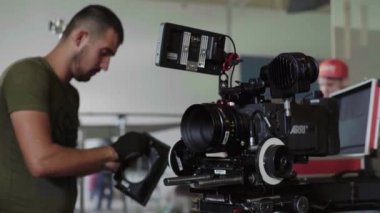 Çekim sırasında kamera. Film yapımcılığı. Çekim. Film yapımcılığı.