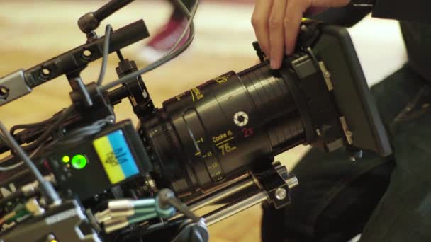 Camera tijdens het filmen. Filmmaken. Schieten. Filmproductie. — Stockvideo