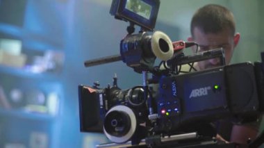 Çekim sırasında kamera. Film yapımcılığı. Çekim. Film yapımcılığı.