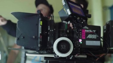 Çekim sırasında kamera. Film yapımcılığı. Çekim. Film yapımcılığı.
